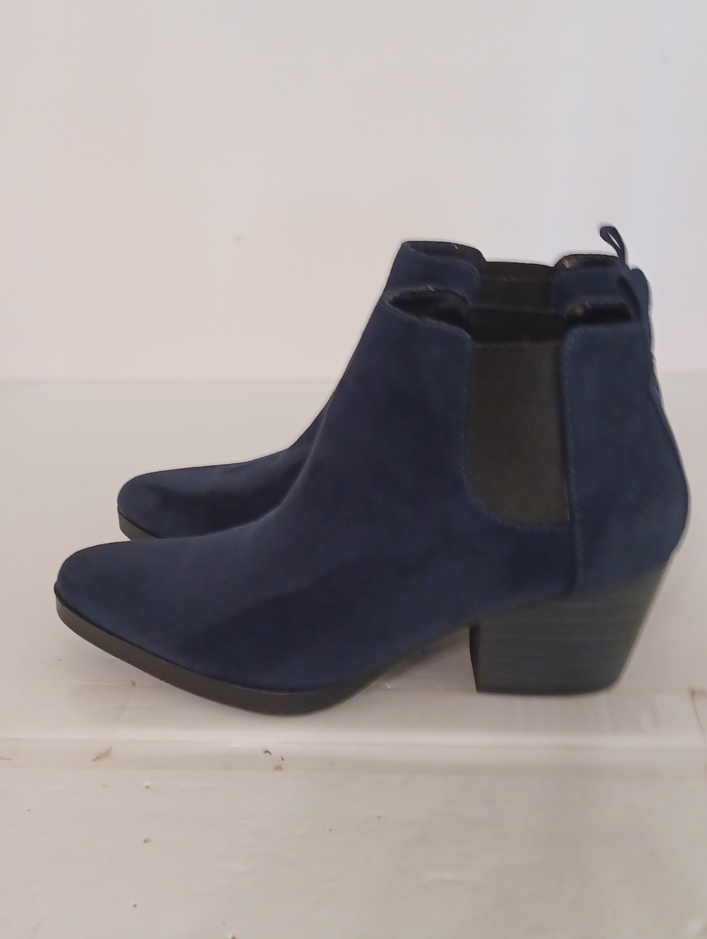 NWOT Women’s OLD NAVY Suede Chelsea Navy Ankle Boots Black Sole Size 7